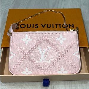 pink Louis Vuitton Pochette Monogram Empreinte